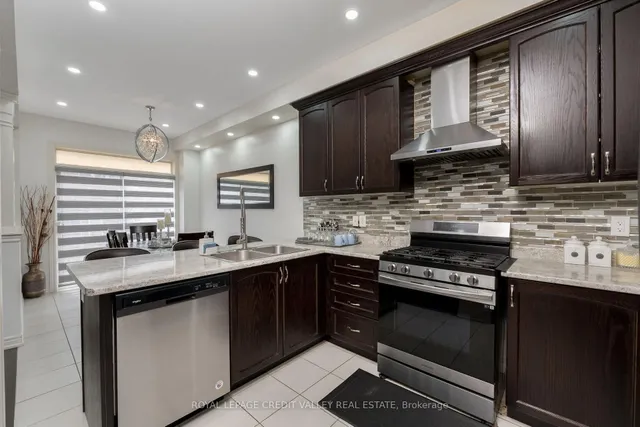 Additional image 17 of 83 Padbury Tr