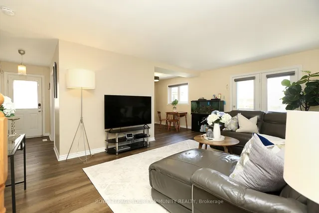 Additional image 12 of 23 Town House Cres