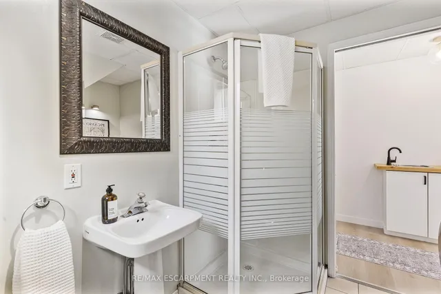 Additional image 24 of 51 Duncan Ave