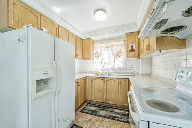 Additional image 9 of 10 Shirley Pl Unit 10