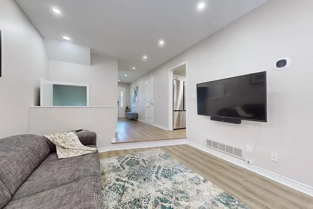 Additional image 11 of 5411 Lakeshore Blvd Unit 2