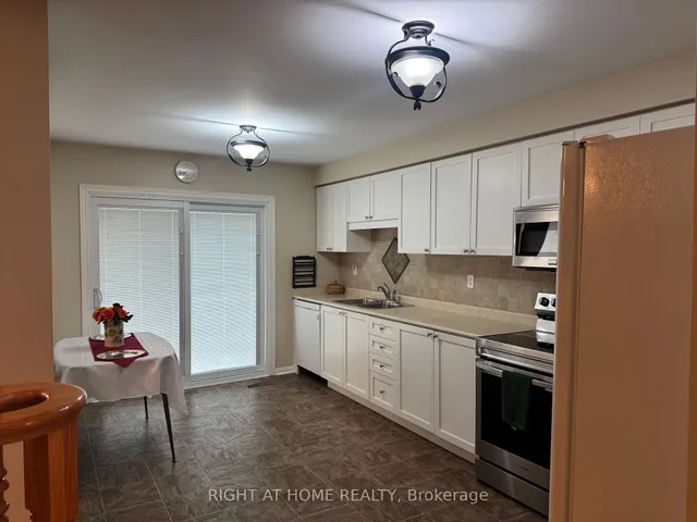 Additional image 13 of 1595 Cartwright Cres