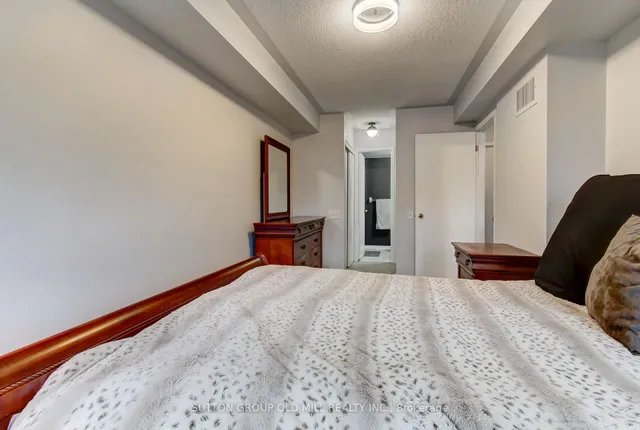 Additional image 19 of 760 Lawrence Ave Unit 167