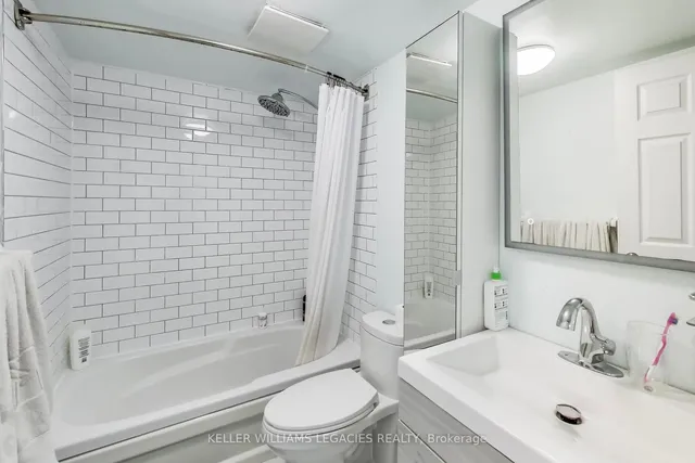 Additional image 10 of 801 King St Unit 907