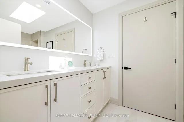 Additional image 32 of 68 Harewood Ave