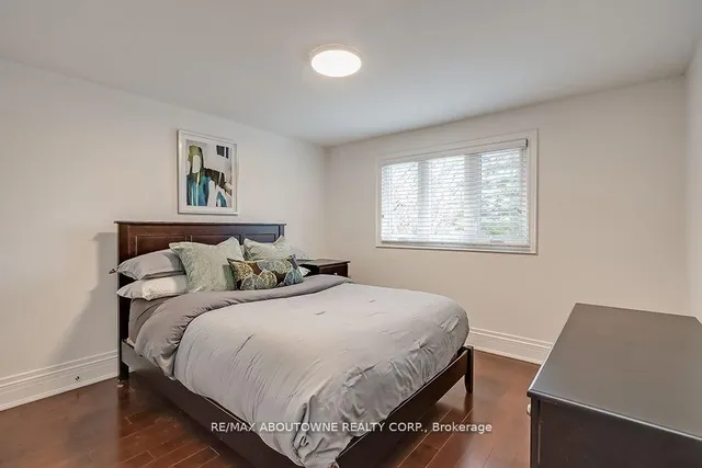 Additional image 32 of 393 CLAREMONT Cres