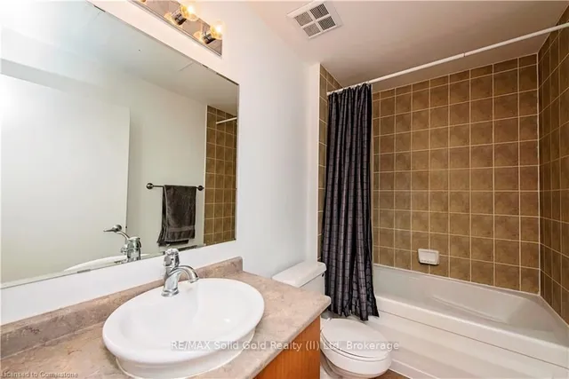 Additional image 12 of 410 King St Unit 124