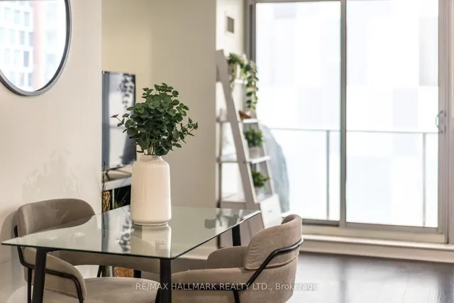 Additional image 12 of 375 King St Unit 1406