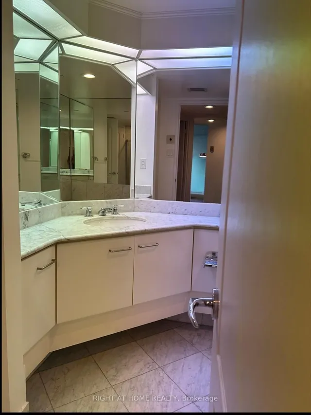 Additional image 16 of 38 Elm St Unit 1812