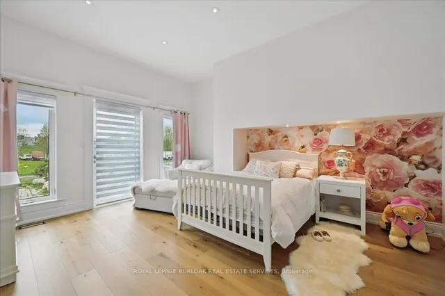 Additional image 26 of 9256 First Line