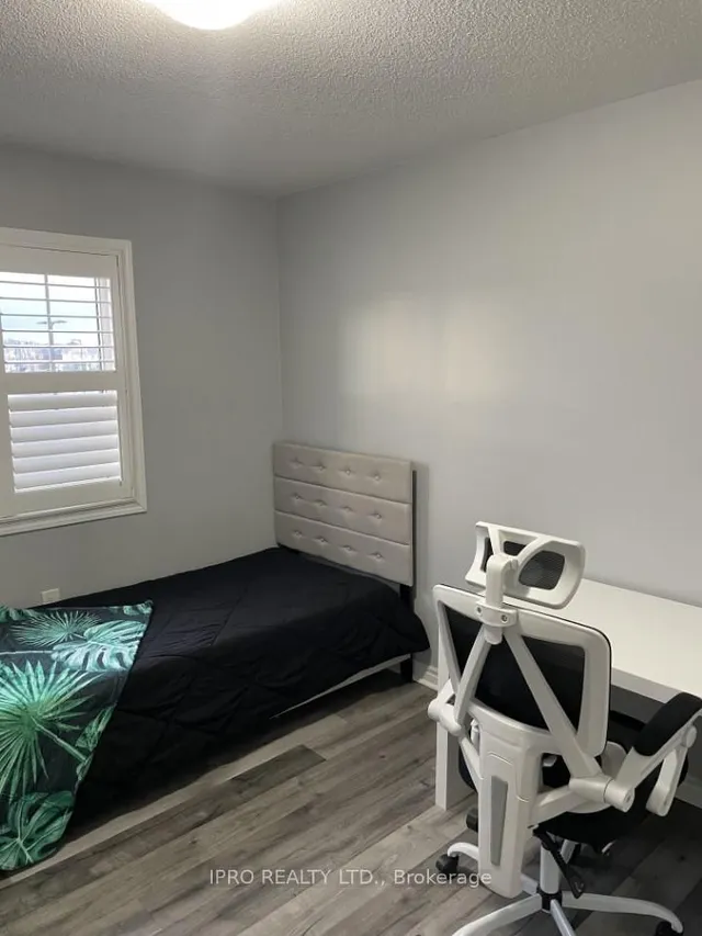 Additional image 16 of 1142 Duignan Cres