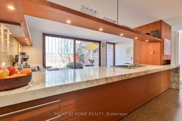 Additional image 10 of 694 Richmond St