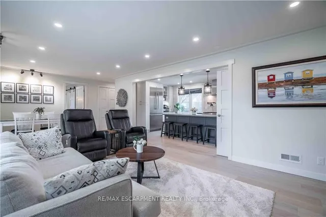 Additional image 14 of 56 Oakley Crt