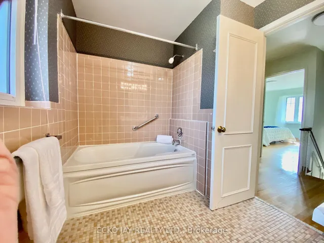 Additional image 32 of 14 Parfield Dr