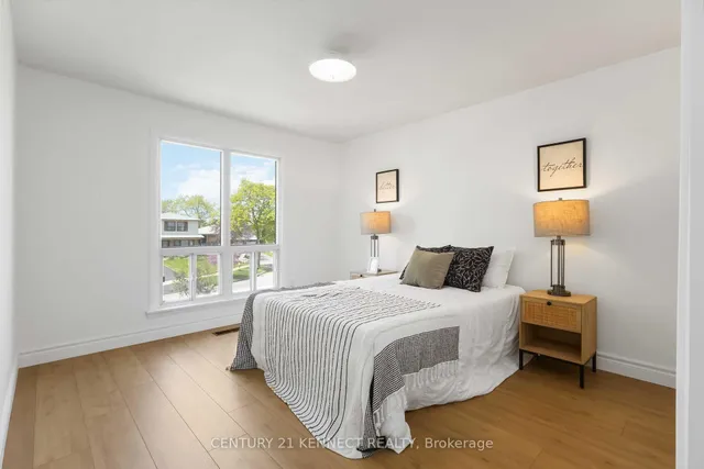 Primary image of 100 Briarscross Blvd