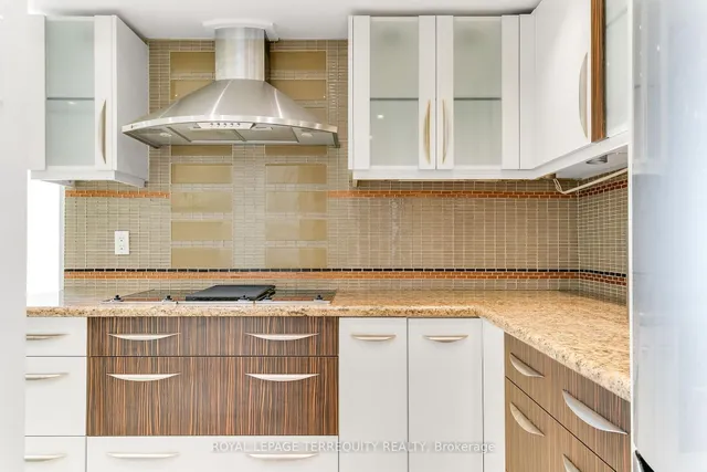 Additional image 21 of 77 Harbour Sq Unit 2707