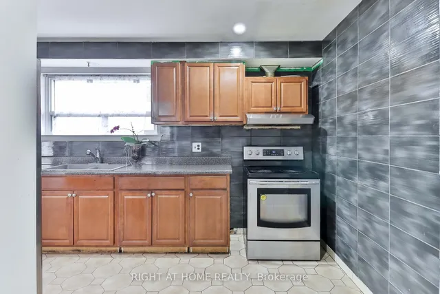 Additional image 14 of 14 Midden Cres