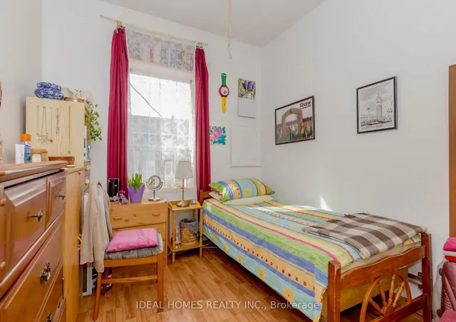 Additional image 17 of 184 Queen St