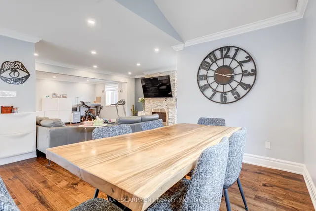 Additional image 23 of 7 Magenta Crt