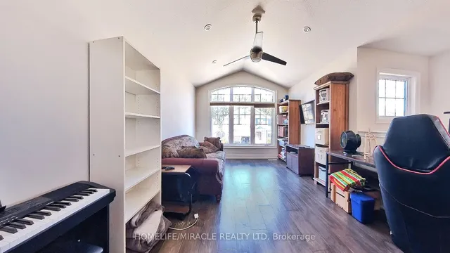 Additional image 38 of 117 Eaglecrest St