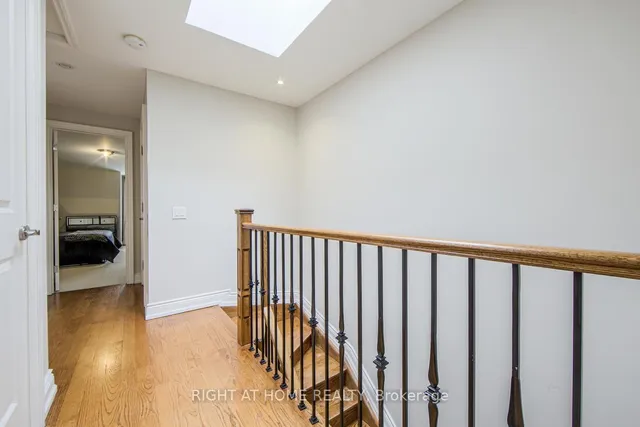 Additional image 32 of 2916 Bayview Ave