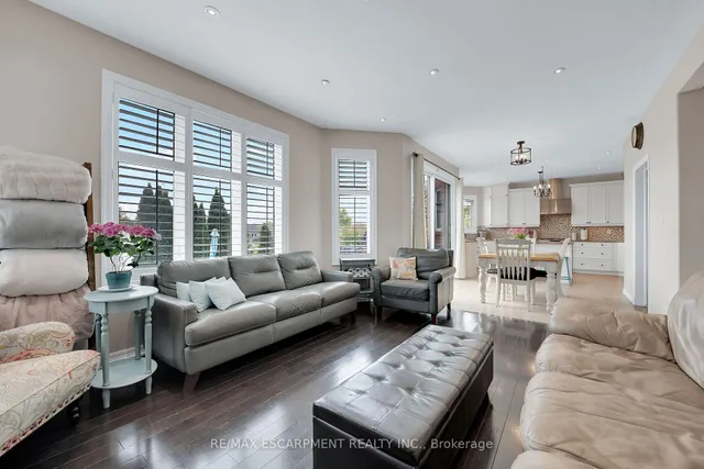 Additional image 17 of 56 Nanaimo Cres