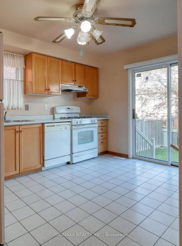 Additional image 9 of 14 Sunshade Pl