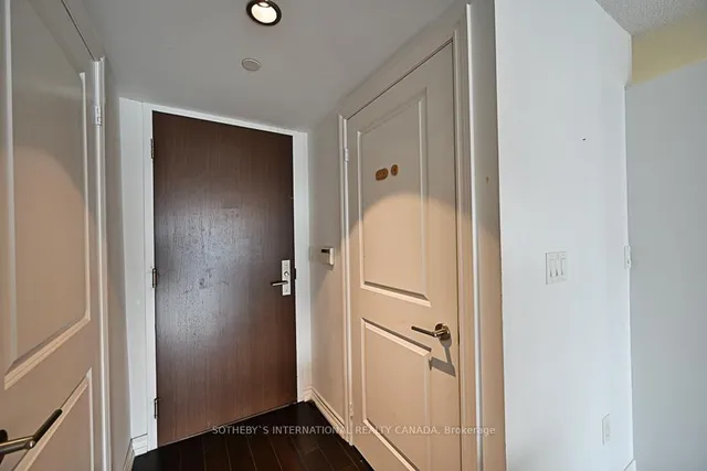 Additional image 10 of 386 Yonge St Unit 1021