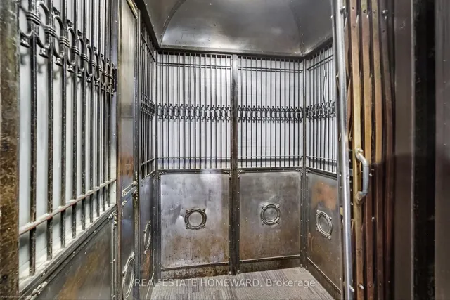 Additional image 38 of 90 Sherbourne St Unit 405