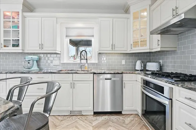 Additional image 14 of 693 King Rd