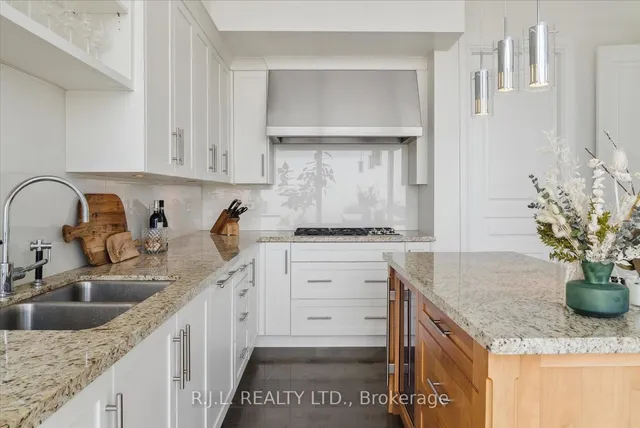 Additional image 33 of 183 Wellington St Unit 2505