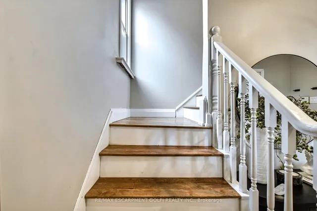 Additional image 18 of 131 Alpine Ave