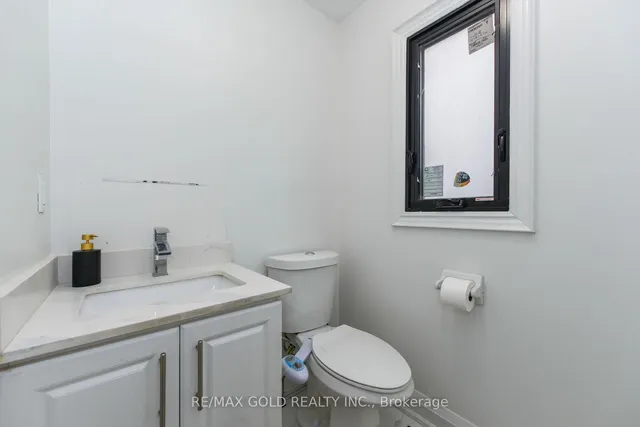 Additional image 7 of 17 Penguin Lane