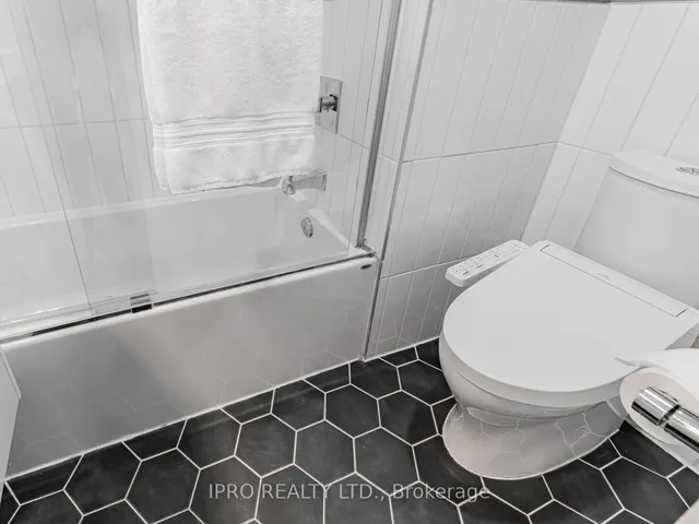 Additional image 30 of 5 Thyra Ave