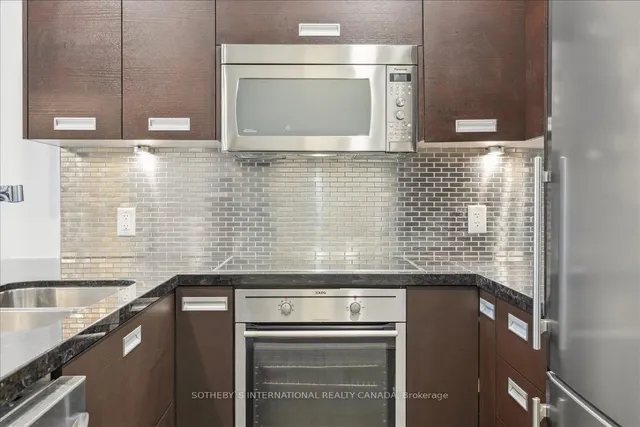 Additional image 8 of 90 Park Lawn Rd Unit 915