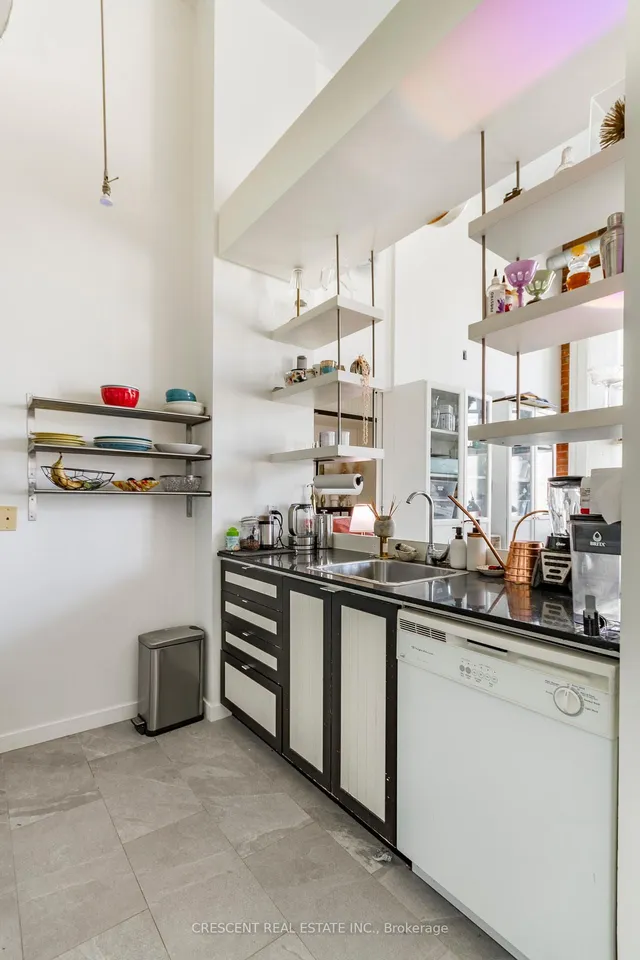 Additional image 22 of 915 King St Unit 208