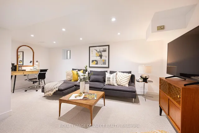 Additional image 31 of 379 Quebec Ave