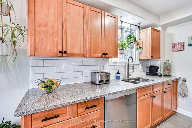 Additional image 8 of 773 Laurier Ave