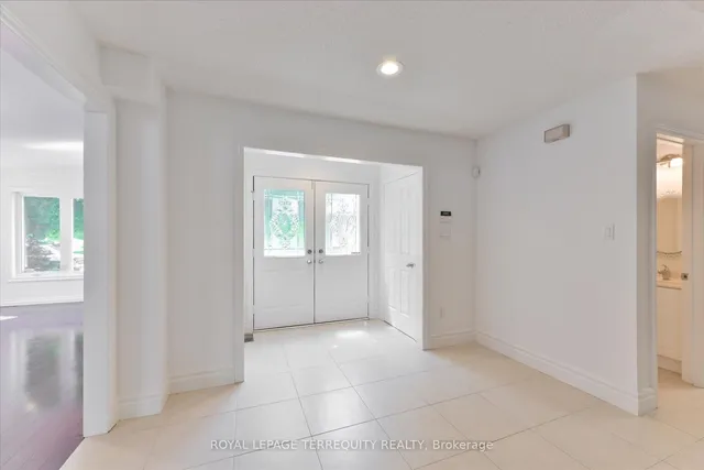 Additional image 3 of 2216 Dunvegan Ave