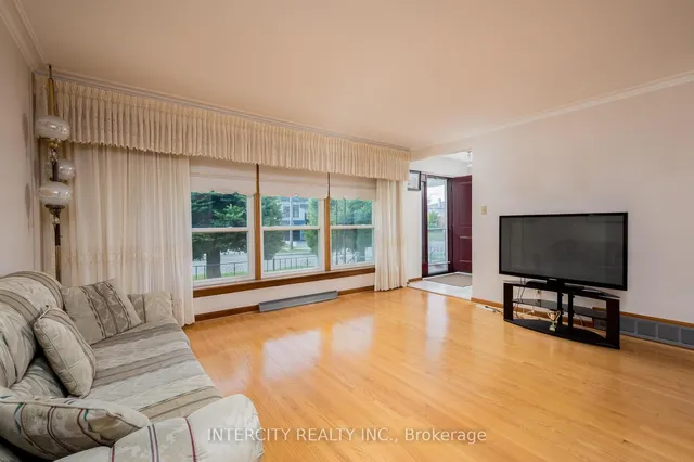 Additional image 7 of 852 Glencairn Ave