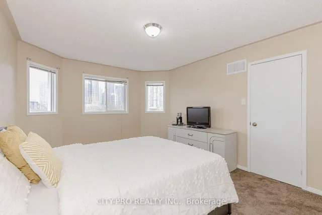 Additional image 31 of 382 Harrowsmith Dr