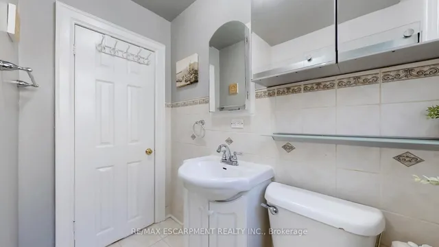 Additional image 19 of 527 Victoria Park Ave