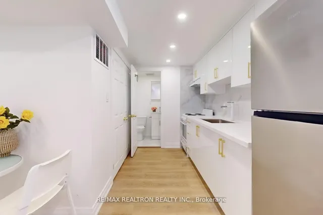 Additional image 28 of 43 Beckett Ave