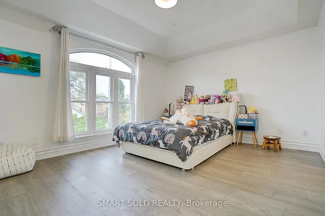 Additional image 25 of 677 Woburn Ave