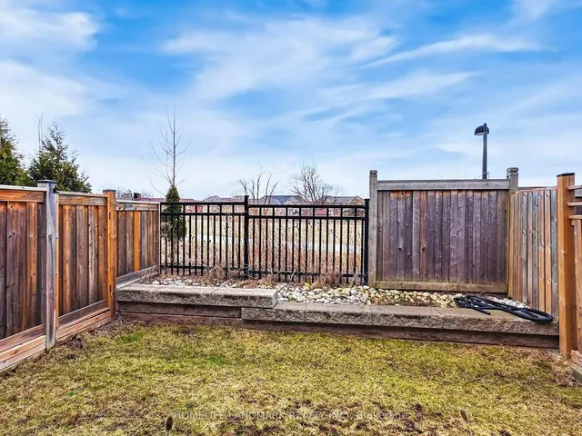 Additional image 24 of 813 Banks Cres