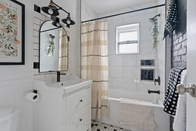 Additional image 30 of 2043 Gerrard St