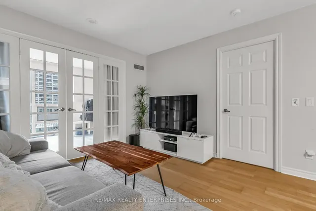 Additional image 16 of 763 Bay St Unit 404