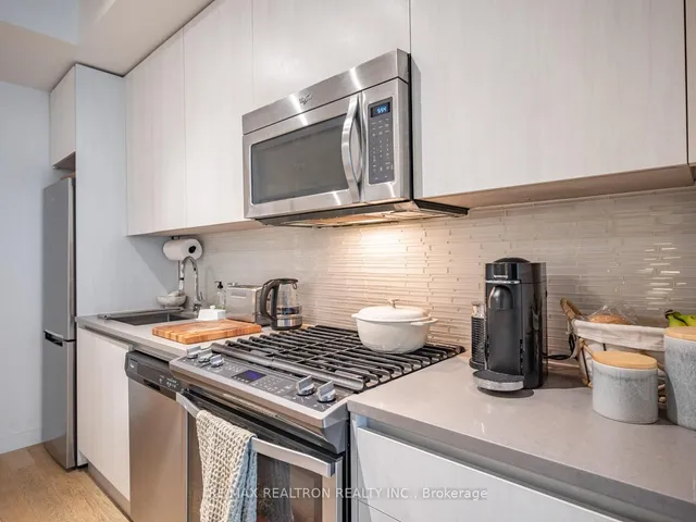 Additional image 6 of 111 Bathurst St Unit 1217