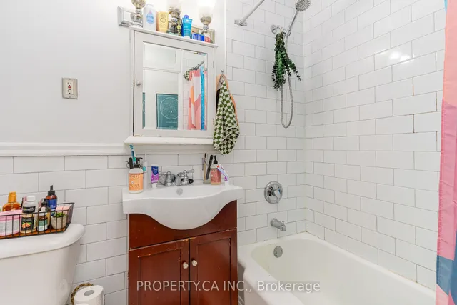 Additional image 33 of 1126 Dovercourt Rd