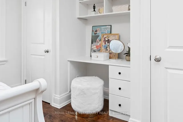 Additional image 30 of 33 Queen Marys Dr